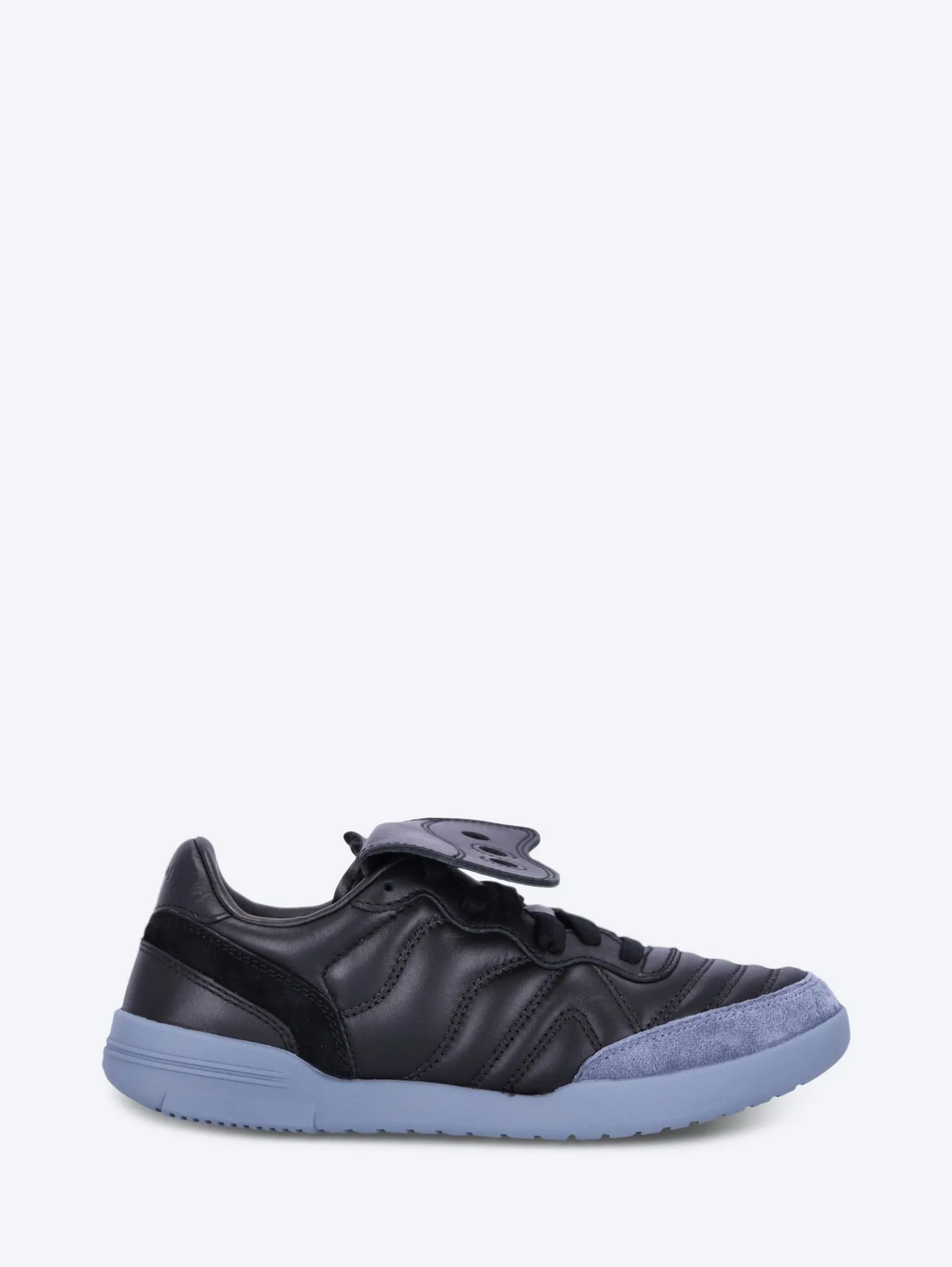 586i s sneakers