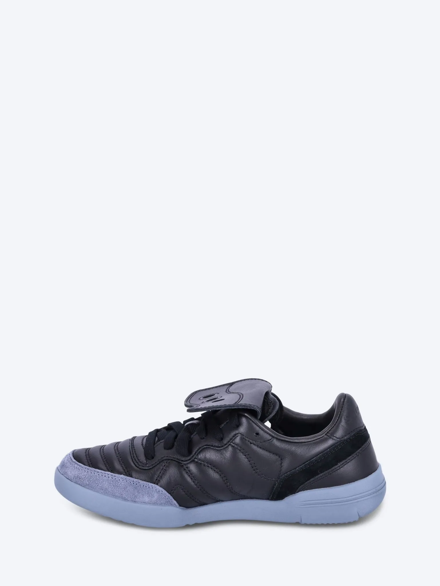 586i s sneakers