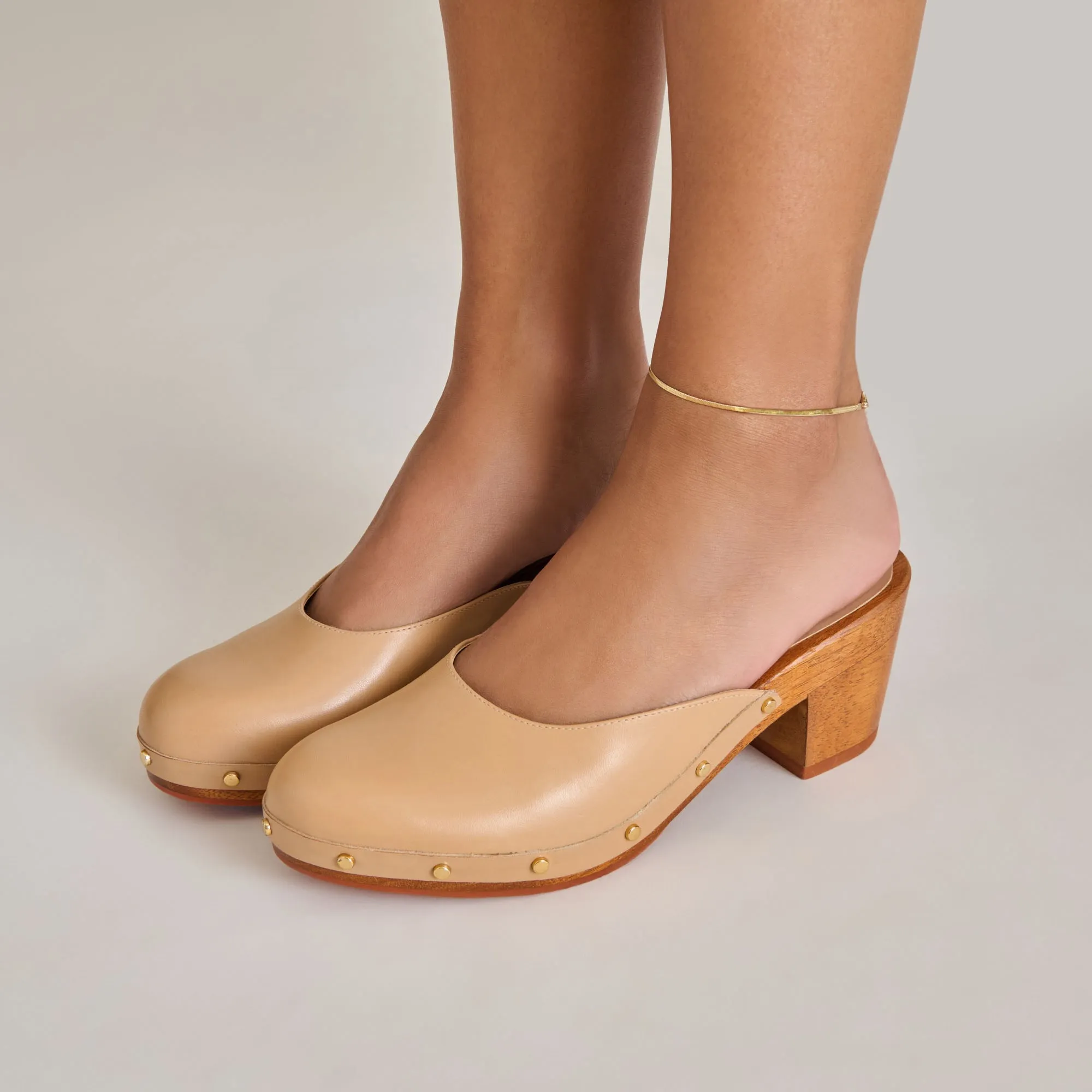 CAMYN HEELS CAFE LEATHER Dolce Vita