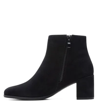 CLARKS FREVA55 ZIP