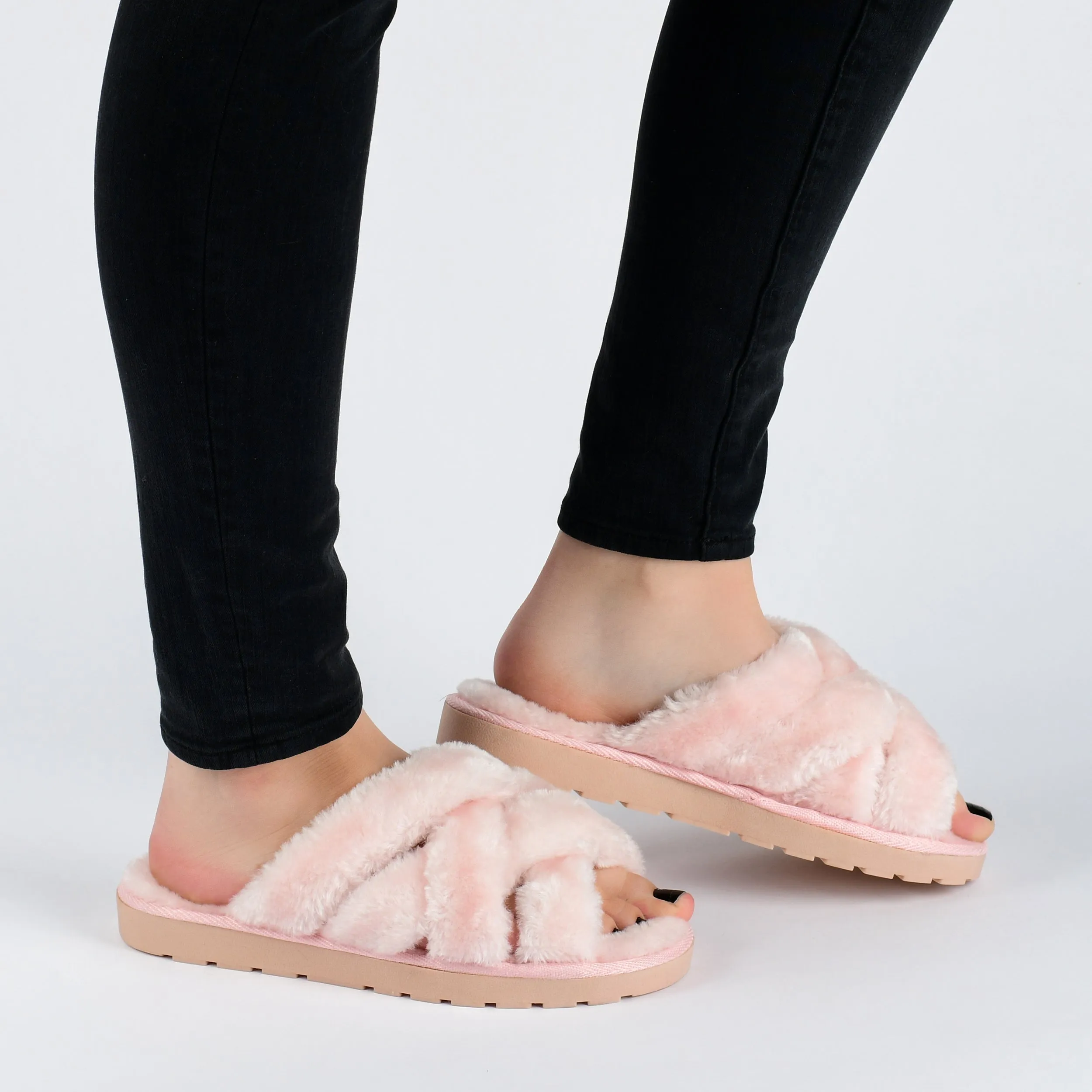 Journee Collection Women's Faux Fur Quiet Slipper